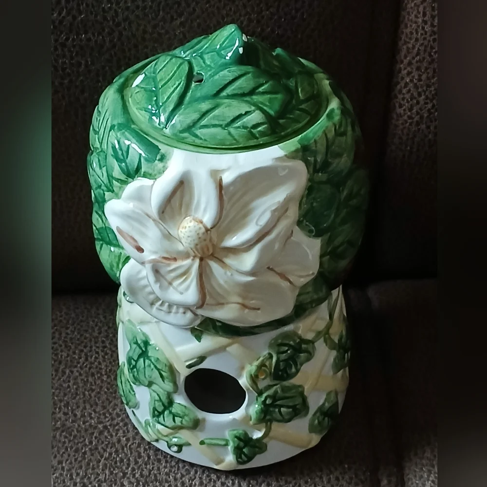 Vintage 1990s Potpourri Pot Magnolia And Ivy, Chipped